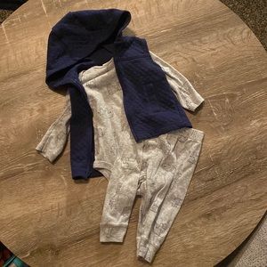 6 months, 3-piece outfit, Carter’s